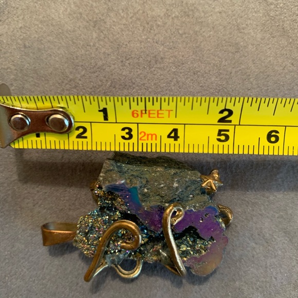 Hand wrapped in gold green/purple pendant - Picture 4 of 4